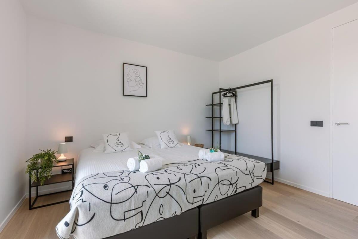 New, Luxurious And Modern Apartment With Private Parking Koksijde Eksteriør billede
