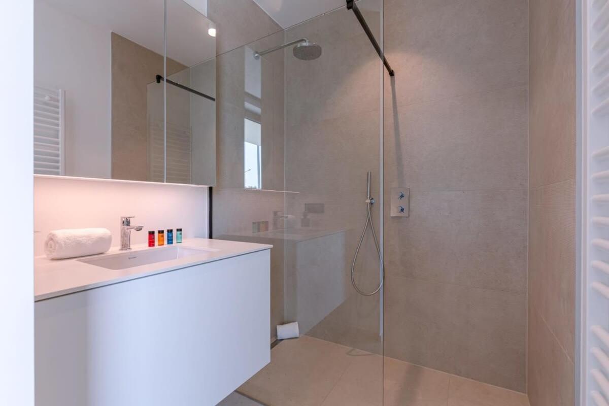 New, Luxurious And Modern Apartment With Private Parking Koksijde Eksteriør billede