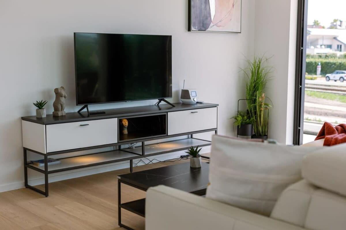 New, Luxurious And Modern Apartment With Private Parking Koksijde Eksteriør billede